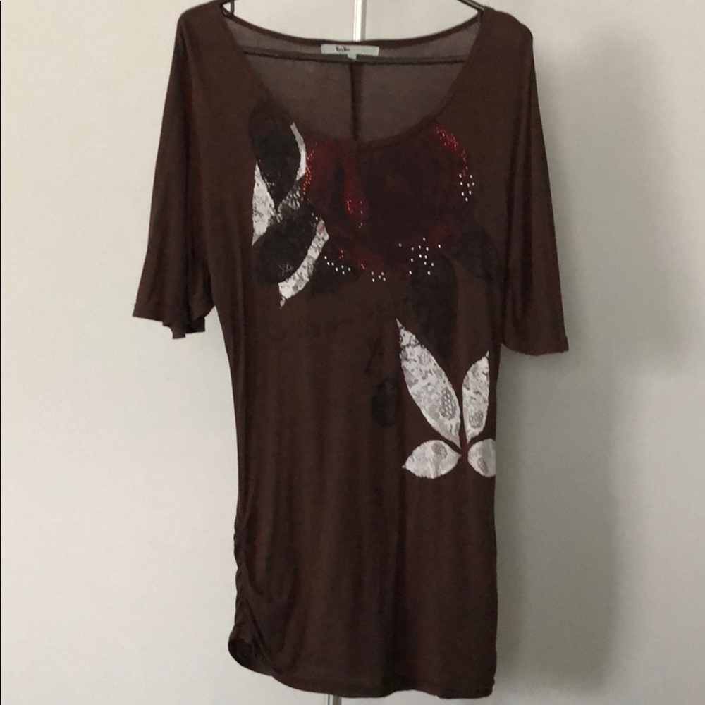 Yam_Yam Short Sleeve Tunic with Roses and Lace Graphic Size Large